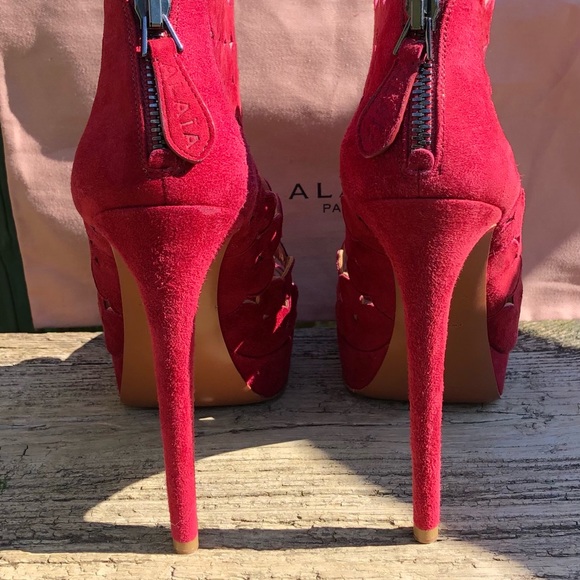 Alaia Red Suede Scalloped CutOut Heel,Size-38.5 - Picture 7 of 16
